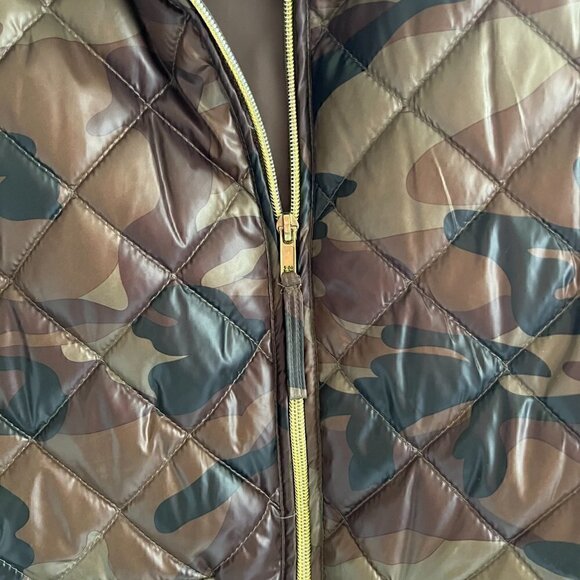 NWOT Women's Sleek Camo Puffer Vest Square Pockets Gold Accents Size Small - Picture 6 of 8